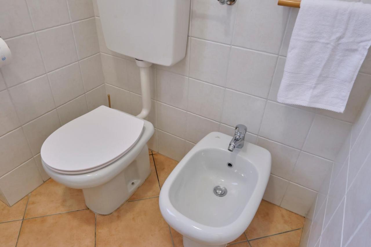 Apartamento 10' From Malpensa Casa Moderna, Netflix & Wi-Fi Casorate Sempione Exterior foto